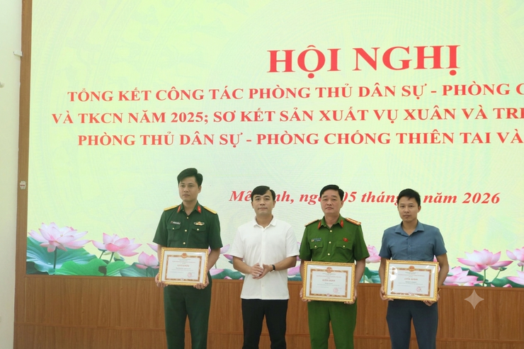 Mê Linh tổng kết công tác phòng thủ dân sự, PCTT & TKCN năm 2025, Sơ kết sản xuất vụ Xuân, triển khai sản xuất vụ Mùa và định hướng vụ Đông.- Ảnh 6.