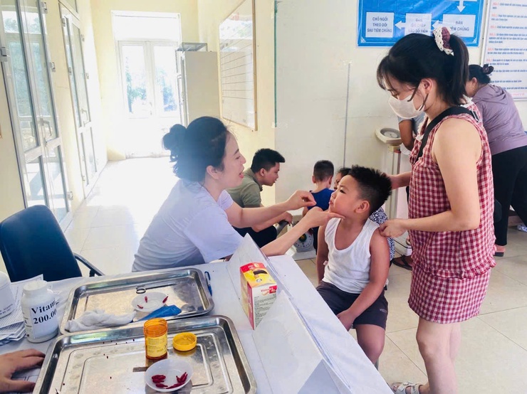 TRẠM Y TẾ XÃ DƯƠNG HOÀ TỔ CHỨC HIỆU QUẢ NGÀY ĐẦU CHIẾN DỊCH BỔ SUNG VITAMIN A ĐỢT 1 VÀ TỔ CHỨC CÁC HOẠT ĐỘNG NGÀY VI CHẤT DINH DƯỠNG TRÊN ĐỊA BÀN XÃ NĂM 2026- Ảnh 2.