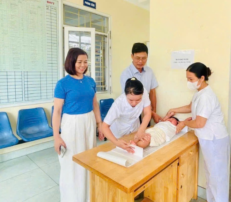 TRẠM Y TẾ XÃ DƯƠNG HOÀ TỔ CHỨC HIỆU QUẢ NGÀY ĐẦU CHIẾN DỊCH BỔ SUNG VITAMIN A ĐỢT 1 VÀ TỔ CHỨC CÁC HOẠT ĐỘNG NGÀY VI CHẤT DINH DƯỠNG TRÊN ĐỊA BÀN XÃ NĂM 2026- Ảnh 1.