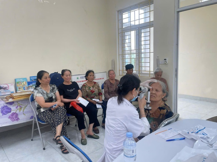 TRẠM Y TẾ XÃ DƯƠNG HÒA TỔ CHỨC HOẠT ĐỘNG SÀNG LỌC, ĐÁNH GIÁ NGUY CƠ, PHÁT HIỆN, CHẨN ĐOÁN ĐÁI THÁO ĐƯỜNG, TĂNG HUYẾT ÁP VÀ KHÁM MẮT CHO NGƯỜI DÂN TRÊN ĐỊA BÀN XÃ DƯƠNG HÒA NĂM 2026
- Ảnh 3.
