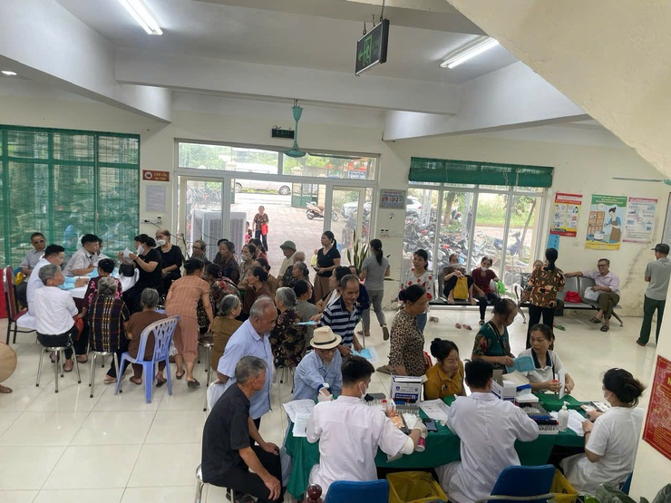 TRẠM Y TẾ XÃ DƯƠNG HÒA TỔ CHỨC HOẠT ĐỘNG SÀNG LỌC, ĐÁNH GIÁ NGUY CƠ, PHÁT HIỆN, CHẨN ĐOÁN ĐÁI THÁO ĐƯỜNG, TĂNG HUYẾT ÁP VÀ KHÁM MẮT CHO NGƯỜI DÂN TRÊN ĐỊA BÀN XÃ DƯƠNG HÒA NĂM 2026
- Ảnh 12.