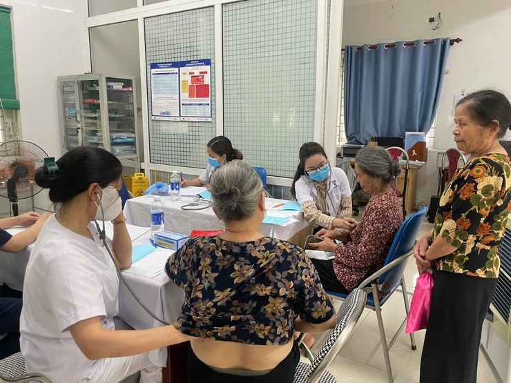TRẠM Y TẾ XÃ DƯƠNG HÒA TỔ CHỨC HOẠT ĐỘNG SÀNG LỌC, ĐÁNH GIÁ NGUY CƠ, PHÁT HIỆN, CHẨN ĐOÁN ĐÁI THÁO ĐƯỜNG, TĂNG HUYẾT ÁP VÀ KHÁM MẮT CHO NGƯỜI DÂN TRÊN ĐỊA BÀN XÃ DƯƠNG HÒA NĂM 2026
- Ảnh 1.