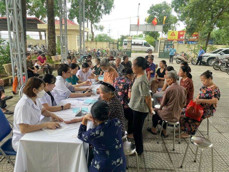 TRẠM Y TẾ XÃ DƯƠNG HÒA TỔ CHỨC HOẠT ĐỘNG SÀNG LỌC, ĐÁNH GIÁ NGUY CƠ, PHÁT HIỆN, CHẨN ĐOÁN ĐÁI THÁO ĐƯỜNG, TĂNG HUYẾT ÁP VÀ KHÁM MẮT CHO NGƯỜI DÂN TRÊN ĐỊA BÀN XÃ DƯƠNG HÒA NĂM 2026
- Ảnh 8.