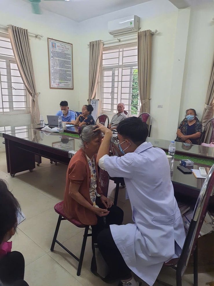 TRẠM Y TẾ XÃ DƯƠNG HÒA TỔ CHỨC HOẠT ĐỘNG SÀNG LỌC, ĐÁNH GIÁ NGUY CƠ, PHÁT HIỆN, CHẨN ĐOÁN ĐÁI THÁO ĐƯỜNG, TĂNG HUYẾT ÁP VÀ KHÁM MẮT CHO NGƯỜI DÂN TRÊN ĐỊA BÀN XÃ DƯƠNG HÒA NĂM 2026
- Ảnh 13.