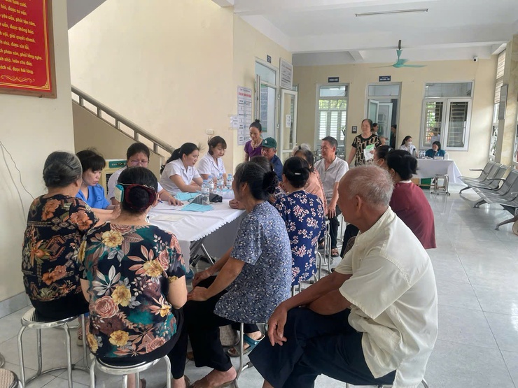 TRẠM Y TẾ XÃ DƯƠNG HÒA TỔ CHỨC HOẠT ĐỘNG SÀNG LỌC, ĐÁNH GIÁ NGUY CƠ, PHÁT HIỆN, CHẨN ĐOÁN ĐÁI THÁO ĐƯỜNG, TĂNG HUYẾT ÁP VÀ KHÁM MẮT CHO NGƯỜI DÂN TRÊN ĐỊA BÀN XÃ DƯƠNG HÒA NĂM 2026
- Ảnh 11.