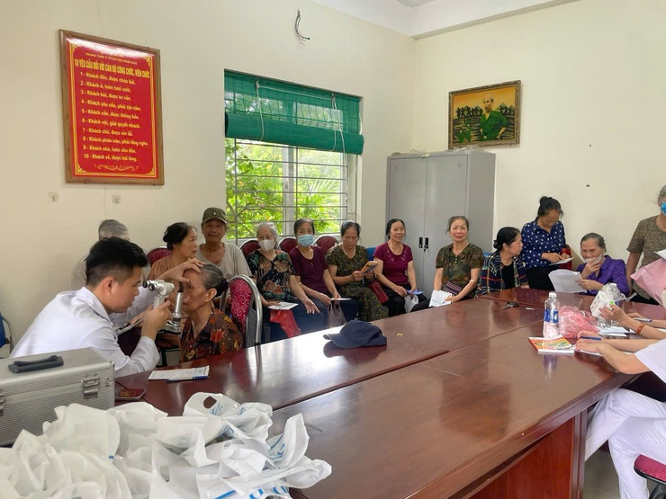 TRẠM Y TẾ XÃ DƯƠNG HÒA TỔ CHỨC HOẠT ĐỘNG SÀNG LỌC, ĐÁNH GIÁ NGUY CƠ, PHÁT HIỆN, CHẨN ĐOÁN ĐÁI THÁO ĐƯỜNG, TĂNG HUYẾT ÁP VÀ KHÁM MẮT CHO NGƯỜI DÂN TRÊN ĐỊA BÀN XÃ DƯƠNG HÒA NĂM 2026
- Ảnh 10.