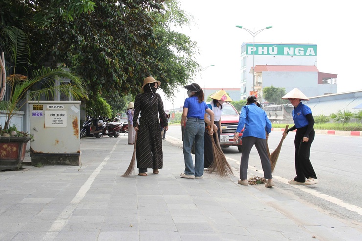 Xã Mỹ Đức phát động ra quân hưởng ứng phong trào “ Toàn dân bảo vệ môi trường vì Thủ đô xanh - sạch - đẹp”- Ảnh 10.