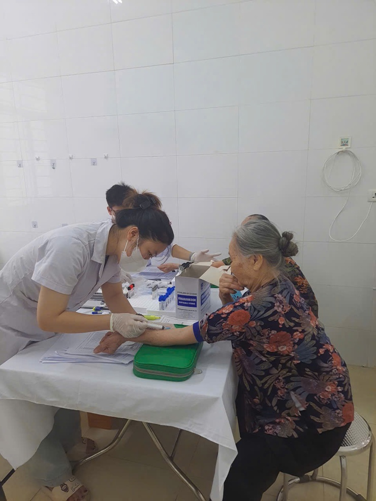 Trạm Y tế xã Dương Hoà “Đón tiếp niềm nở - Chăm sóc tận tình - Dặn dò chu đáo”- Ảnh 1.