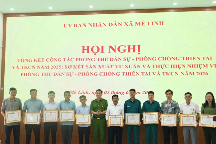 Mê Linh tổng kết công tác phòng thủ dân sự, PCTT & TKCN năm 2025, Sơ kết sản xuất vụ Xuân, triển khai sản xuất vụ Mùa và định hướng vụ Đông.- Ảnh 7.