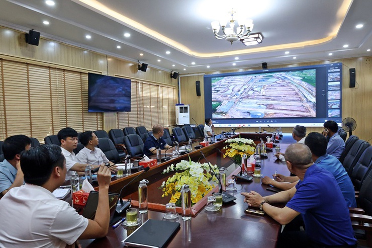 Đồng chí Chủ tịch UBND xã Xuân Mai Nguyễn Anh Đức kiểm tra tiến độ thực hiện Dự án tái định cư Đồng Chằm- Ảnh 7.