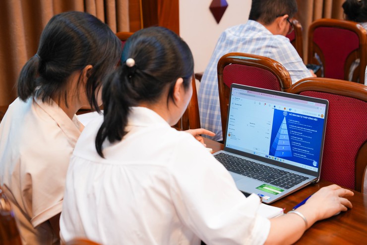 Xã Quốc Oai tổ chức tập huấn sử dụng Hệ thống quản trị thực thi nhiệm vụ và đánh giá cán bộ theo phương pháp OKR/KPI trên nền tảng HanoiWork- Ảnh 4.