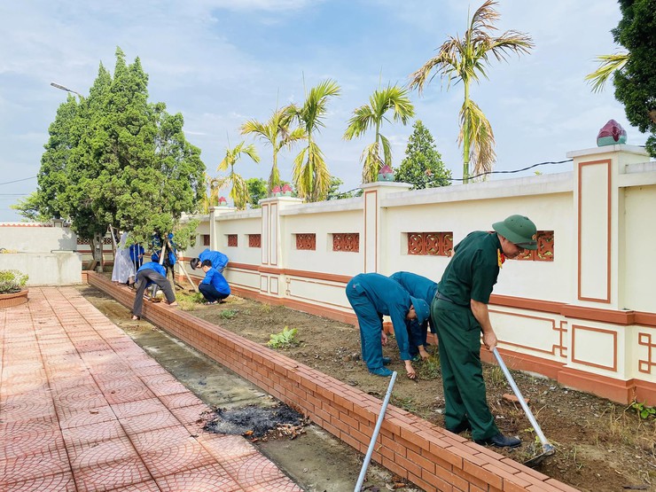 Xã Minh Châu ra quân hưởng ứng phong trào "Toàn dân chung tay bảo vệ môi trường – vì Thủ đô xanh - sạch – đẹp".- Ảnh 6.