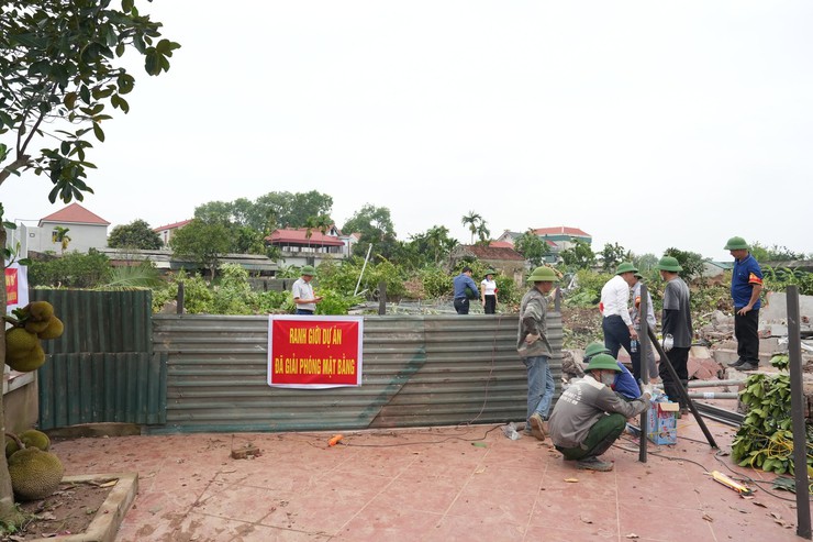 Quảng Oai hoàn thành tổ chức thi hành quyết định cưỡng chế thu hồi đất phục vụ dự án khu đấu giá quyền sử dụng đất tại thôn Chu Quyến 1- Ảnh 6.
