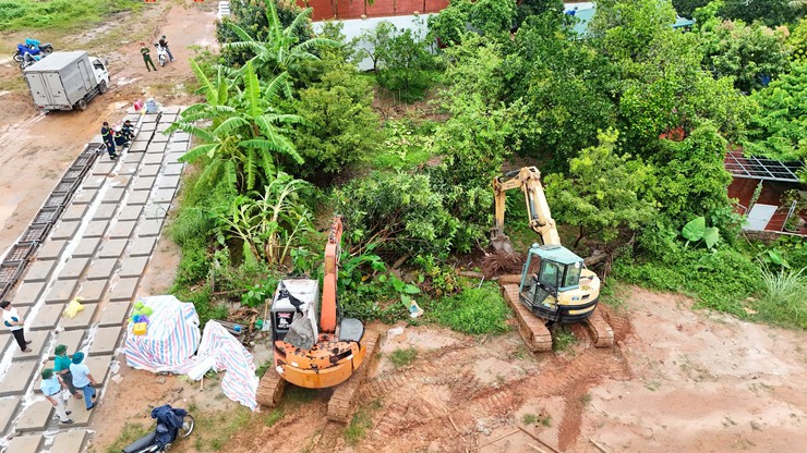Quảng Oai hoàn thành tổ chức thi hành quyết định cưỡng chế thu hồi đất phục vụ dự án khu đấu giá quyền sử dụng đất tại thôn Chu Quyến 1- Ảnh 1.