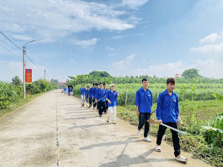 Xã Minh Châu ra quân hưởng ứng phong trào "Toàn dân chung tay bảo vệ môi trường – vì Thủ đô xanh - sạch – đẹp".- Ảnh 8.