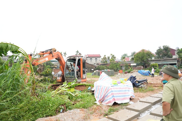 Quảng Oai hoàn thành tổ chức thi hành quyết định cưỡng chế thu hồi đất phục vụ dự án khu đấu giá quyền sử dụng đất tại thôn Chu Quyến 1- Ảnh 7.