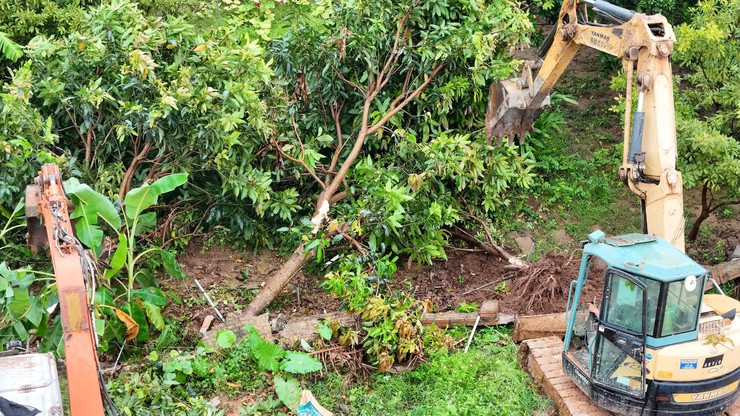 Quảng Oai hoàn thành tổ chức thi hành quyết định cưỡng chế thu hồi đất phục vụ dự án khu đấu giá quyền sử dụng đất tại thôn Chu Quyến 1- Ảnh 2.