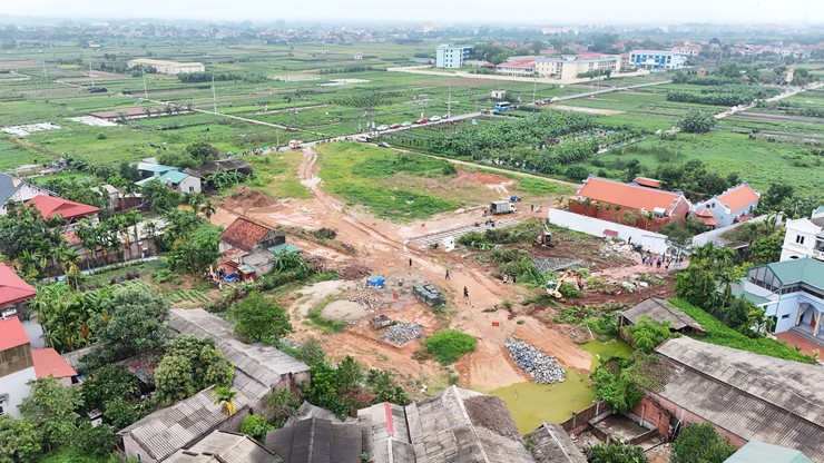 Quảng Oai hoàn thành tổ chức thi hành quyết định cưỡng chế thu hồi đất phục vụ dự án khu đấu giá quyền sử dụng đất tại thôn Chu Quyến 1- Ảnh 4.