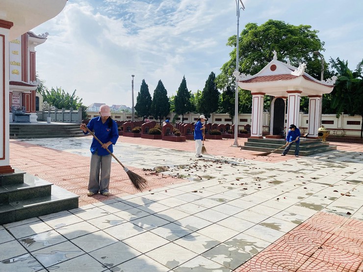 Xã Minh Châu ra quân hưởng ứng phong trào "Toàn dân chung tay bảo vệ môi trường – vì Thủ đô xanh - sạch – đẹp".- Ảnh 7.