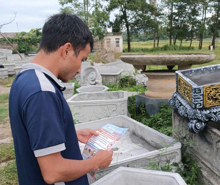 Xuân Mai ra quân tổng vệ sinh môi trường, chủ động phòng chống sốt xuất huyết- Ảnh 1.