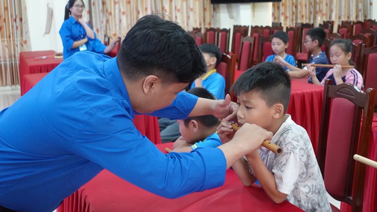 Đoàn Thanh niên Cộng sản Hồ Chí Minh xã Minh Châu: khai giảng lớp dạy thổi sáo miễn phí dịp Hè 2026- Ảnh 2.
