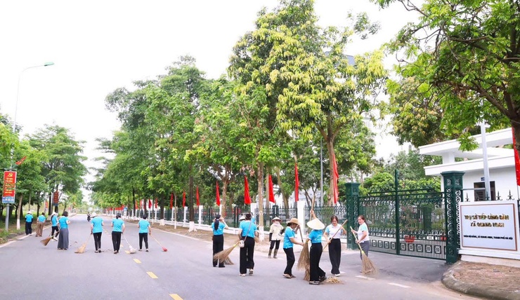 Xã Quang Minh ra quân hưởng ứng phong trào "Toàn dân chung tay bảo vệ môi trường vì Thủ đô xanh - sạch - đẹp"- Ảnh 3.