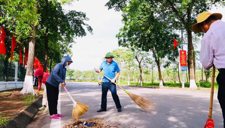 Xã Quang Minh ra quân hưởng ứng phong trào "Toàn dân chung tay bảo vệ môi trường vì Thủ đô xanh - sạch - đẹp"- Ảnh 1.