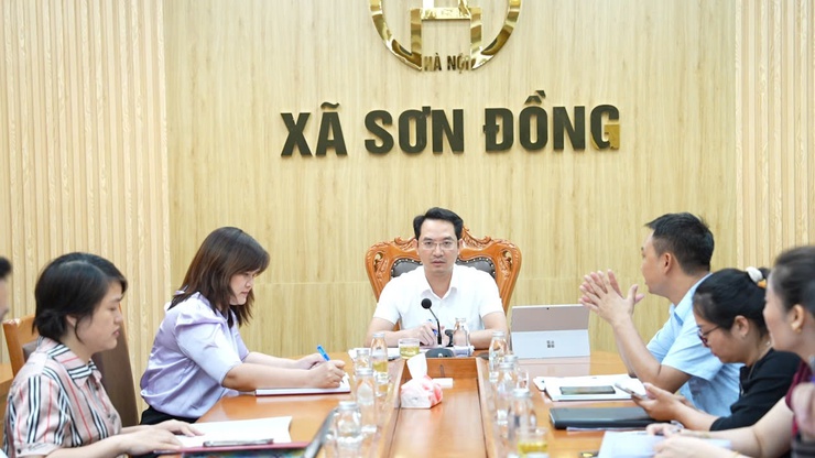 Đồng chí Cao Văn Tâm - Ủy viên BTV Đảng ủy, Phó Chủ tịch Thường trực UBND xã chủ trì họp tháo gỡ khó khăn, vướng mắc trong công tác cấp giấy chứng nhận quyền sử dụng đất trên địa bàn xã Sơn Đồng- Ảnh 4.