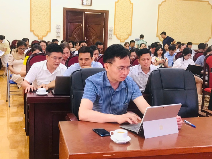 ỨNG DỤNG CÔNG NGHỆ SỐ TRONG QUẢN TRỊ CÔNG VỤ: XÃ NGỌC HỒI TRIỂN KHAI DIỆN RỘNG HỆ THỐNG HANOIWORK- Ảnh 5.