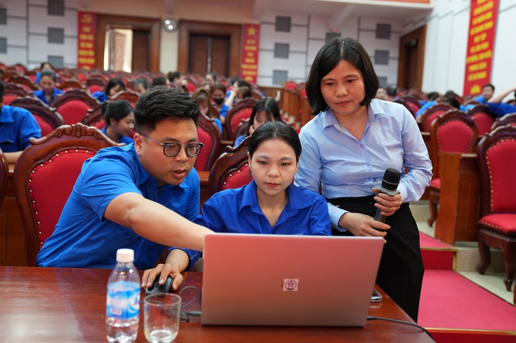 Tuổi trẻ hành chính công đồng hành cùng chuyển đổi số cộng đồng- Ảnh 2.