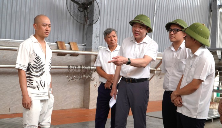 Lãnh đạo xã Đại Xuyên kiểm tra thực địa, đôn đốc triển khai Khu liên hợp giết mổ tập trung Quang Lãng- Ảnh 4.