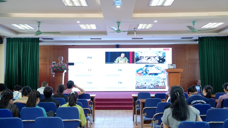 Phường Yên Nghĩa tham dự hội nghị trực tuyến hướng dẫn coi thi tốt nghiệp THPT năm 2026- Ảnh 1.