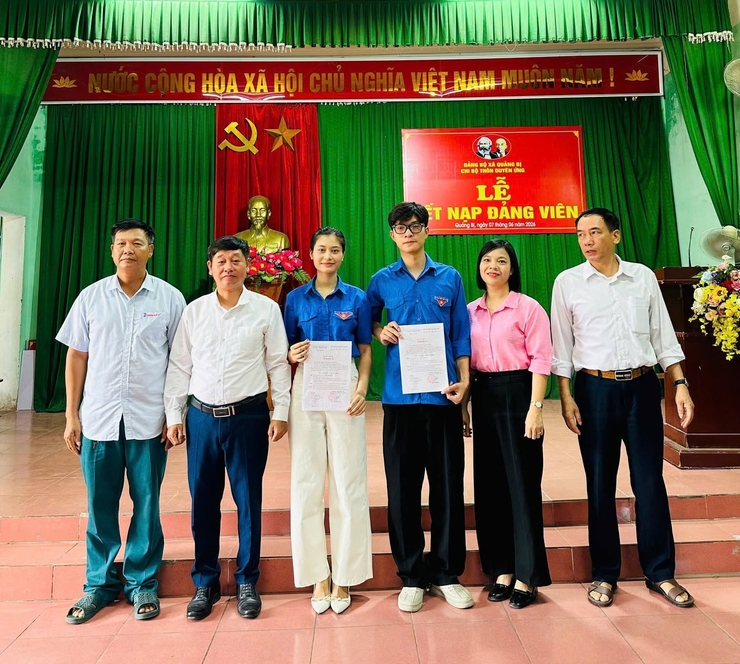Chi bộ thôn Duyên Ứng kết nạp 2 đoàn viên ưu tú vào Đảng Cộng sản Việt Nam- Ảnh 1.