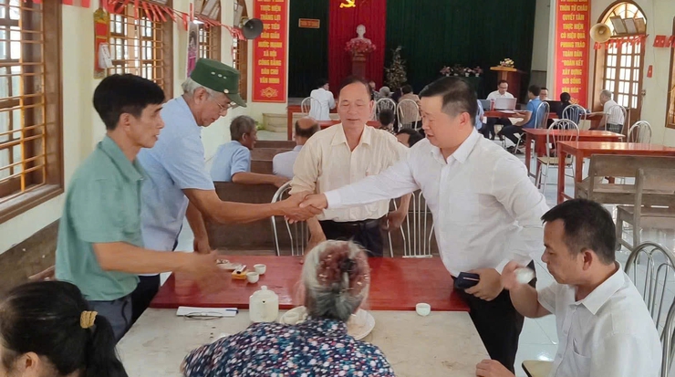 THƯỜNG TRỰC ĐẢNG ỦY XÃ DÂN HÒA THĂM, ĐỘNG VIÊN CÁN BỘ THỰC HIỆN NHIỆM VỤ GIẢI PHÓNG MẶT BẰNG VÀ GIẢI NGÂN VỐN ĐẦU TƯ CÔNG- Ảnh 3.