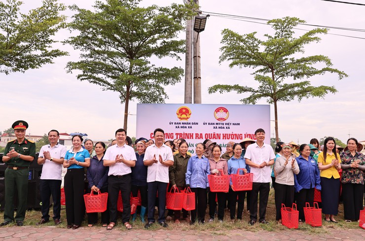 XÃ HÒA XÁ PHÁT ĐỘNG PHONG TRÀO “TOÀN DÂN CHUNG TAY BẢO VỆ MÔI TRƯỜNG, VÌ THỦ ĐÔ XANH - SẠCH - ĐẸP”- Ảnh 1.