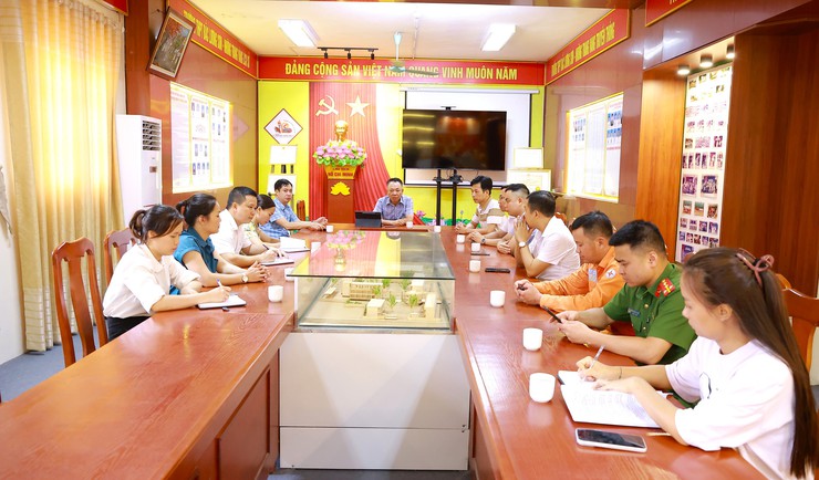 Xã Yên Xuân kiểm tra công tác chuẩn bị các điều kiện phục vụ Kỳ thi tốt nghiệp THPT năm 2026- Ảnh 3.