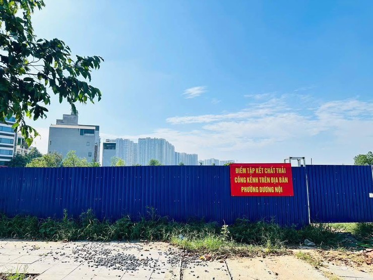 Phường Dương Nội bố trí điểm tập kết rác thải cồng kềnh tại khu đất dịch vụ La Dương -TDP Thành Công- Ảnh 1.