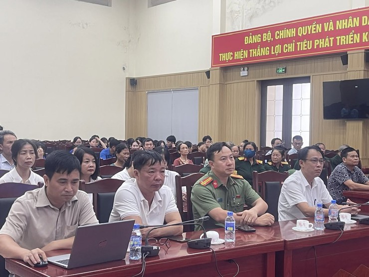 Xã Tiến Thắng phát động phong trào “Toàn dân chung tay bảo vệ môi trường, vì Thủ đô xanh - sạch - đẹp”- Ảnh 2.