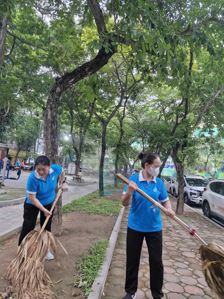 Phường Từ Liêm phát động phong trào “Toàn dân chung tay bảo vệ môi trường, vì Thủ đô xanh - sạch - đẹp”- Ảnh 6.