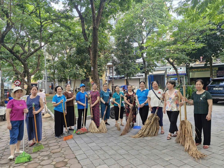 Phường Từ Liêm phát động phong trào “Toàn dân chung tay bảo vệ môi trường, vì Thủ đô xanh - sạch - đẹp”- Ảnh 8.