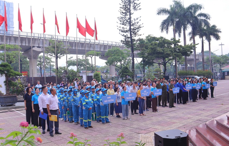 Phường Từ Liêm phát động phong trào “Toàn dân chung tay bảo vệ môi trường, vì Thủ đô xanh - sạch - đẹp”- Ảnh 1.