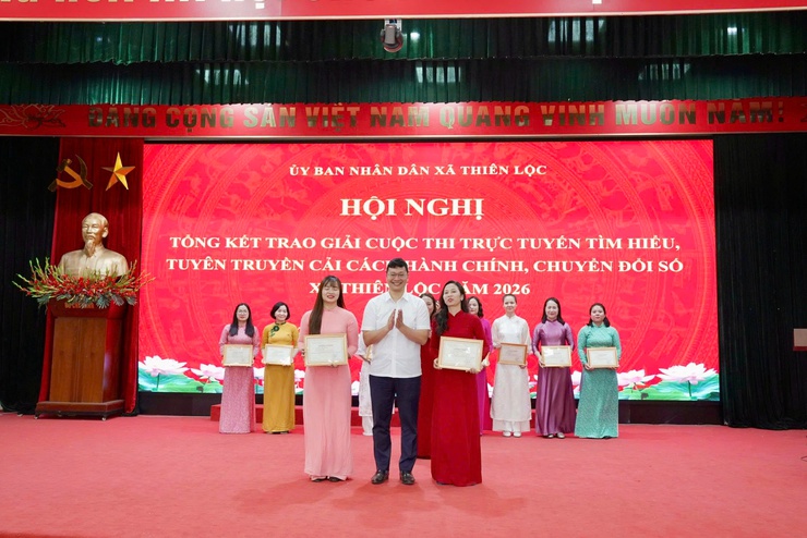 UBND xã Thiên Lộc tổng kết, trao giải cuộc thi trực tuyến tìm hiểu, tuyên truyền cải cách hành chính, chuyển đổi số năm 2026- Ảnh 12.