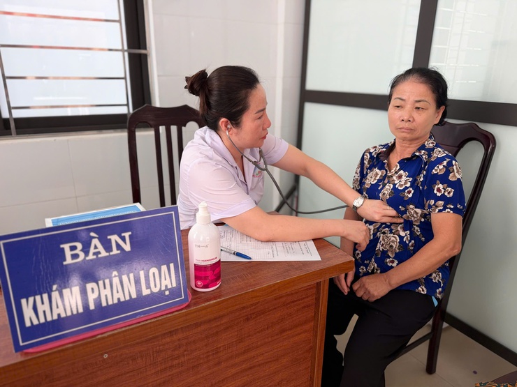 Lan tỏa niềm vui từ ngày đầu khám sức khỏe miễn phí cho người cao tuổi, người yếu thế và phụ nữ- Ảnh 7.