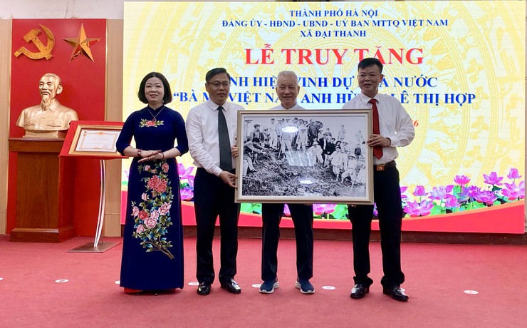 LỄ TRUY TẶNG DANH HIỆU VINH DỰ NHÀ NƯỚC “BÀ MẸ VIỆT NAM ANH HÙNG” ĐỐI VỚI MẸ LÊ THỊ HỢP- Ảnh 5.