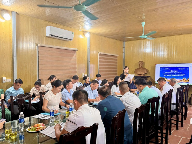SÓC SƠN TỔ CHỨC TẬP HUẤN THỰC HÀNH KỸ NĂNG HƯỚNG DẪN, THUYẾT MINH, GIỚI THIỆU SẢN PHẨM DU LỊCH TRẢI NGHIỆM "ĐÊM ĐỀN SÓC - HÀO KHÍ THÁNH GIÓNG"- Ảnh 1.