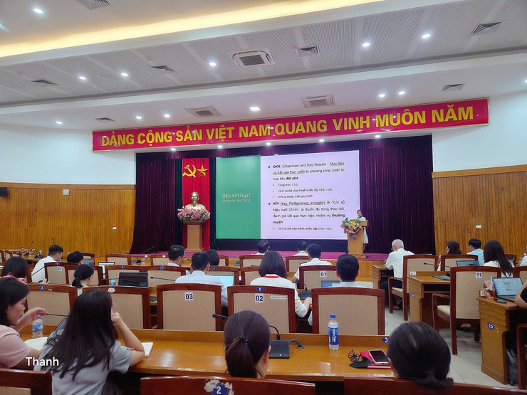 Phường Việt Hưng tổ chức Hội nghị tập huấn, hướng dẫn sử dụng Hệ thống quản trị thực thi nhiệm vụ và đánh giá cán bộ gắn với đo lường hiệu suất công việc (OKR/KI)- Ảnh 2.