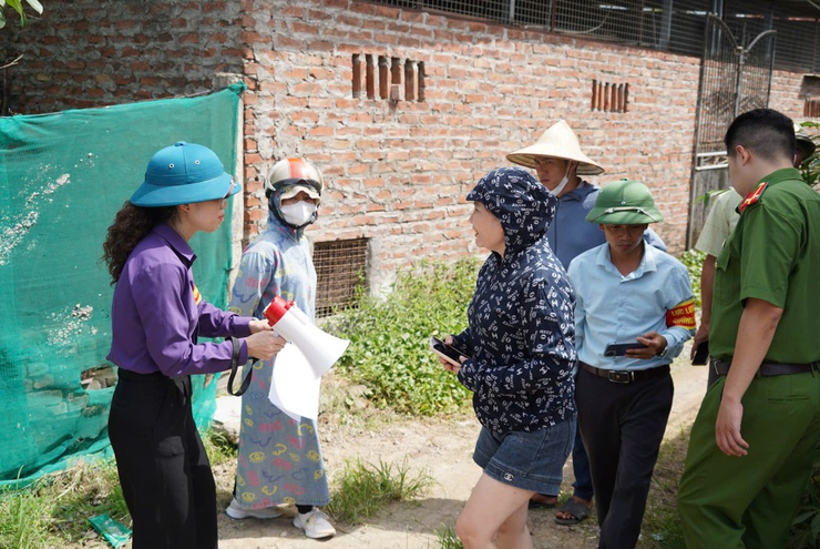 Phường Chương Mỹ tổ chức cưỡng chế buộc thực hiện biện pháp khắc phục hậu quả đối với các trường hợp vi phạm hành chính trong lĩnh vực đất đai, thủy lợi- Ảnh 6.