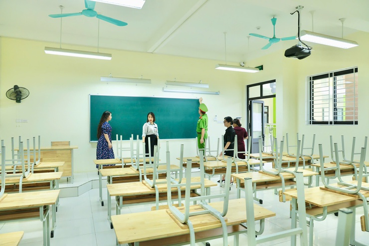 Ban Chỉ đạo Kỳ thi tốt nghiệp THPT xã Phú Nghĩa tiếp tục kiểm tra, rà soát công tác chuẩn bị tại Điểm thi Trường THCS Trung Hòa- Ảnh 2.