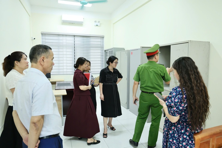 Ban Chỉ đạo Kỳ thi tốt nghiệp THPT xã Phú Nghĩa tiếp tục kiểm tra, rà soát công tác chuẩn bị tại Điểm thi Trường THCS Trung Hòa- Ảnh 5.