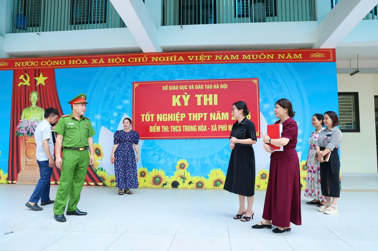 Ban Chỉ đạo Kỳ thi tốt nghiệp THPT xã Phú Nghĩa tiếp tục kiểm tra, rà soát công tác chuẩn bị tại Điểm thi Trường THCS Trung Hòa- Ảnh 6.
